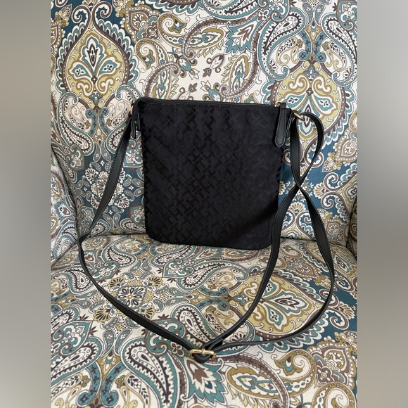 Tommy Hilfiger Crossbody Purse & Wallet - Picture 4 of 11